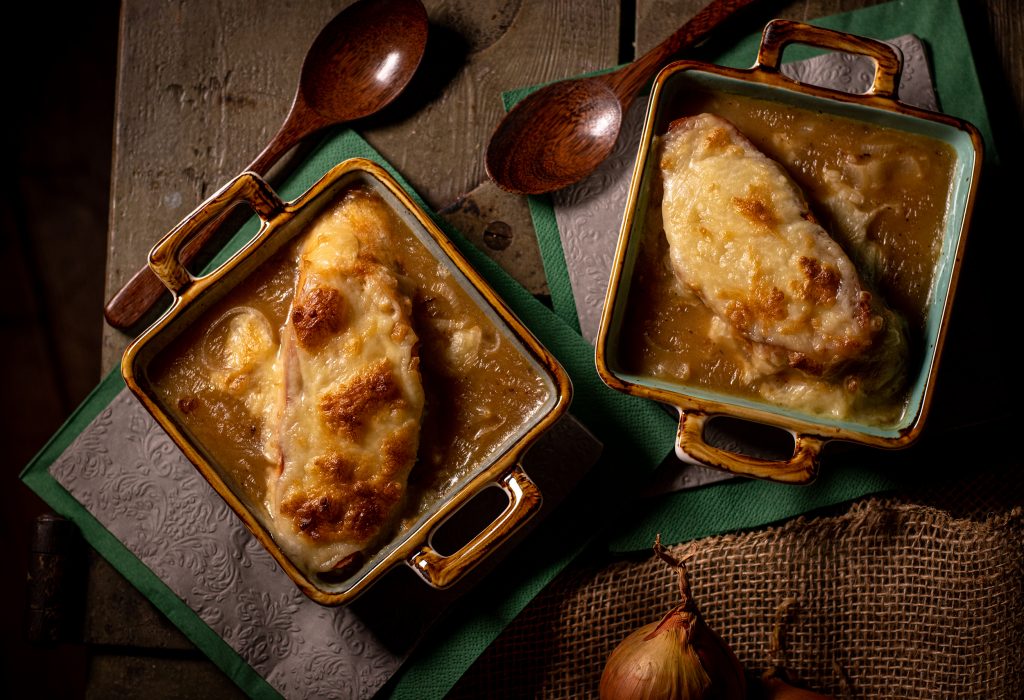 Zwiebelsuppe, französische Art – in 2 Schalen