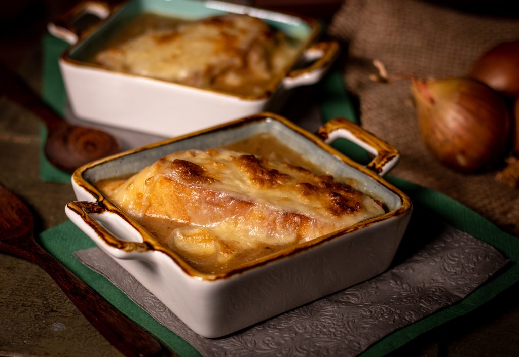 Zwiebelsuppe, französische Art – in 2 Schalen