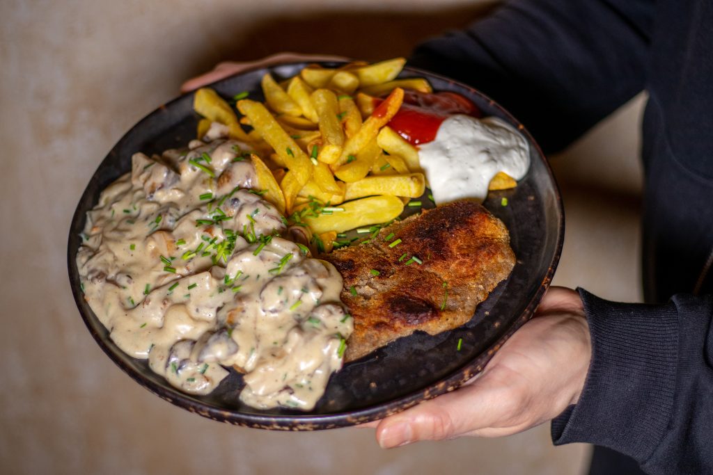 Selbsgemachtes Seitanschnitzel mit Pilzrahmsauce