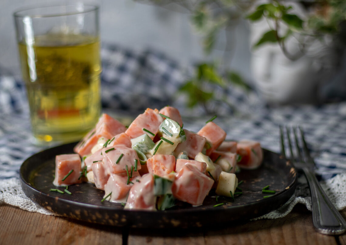 Süßkartoffelsalat mit Paprika und Apfel