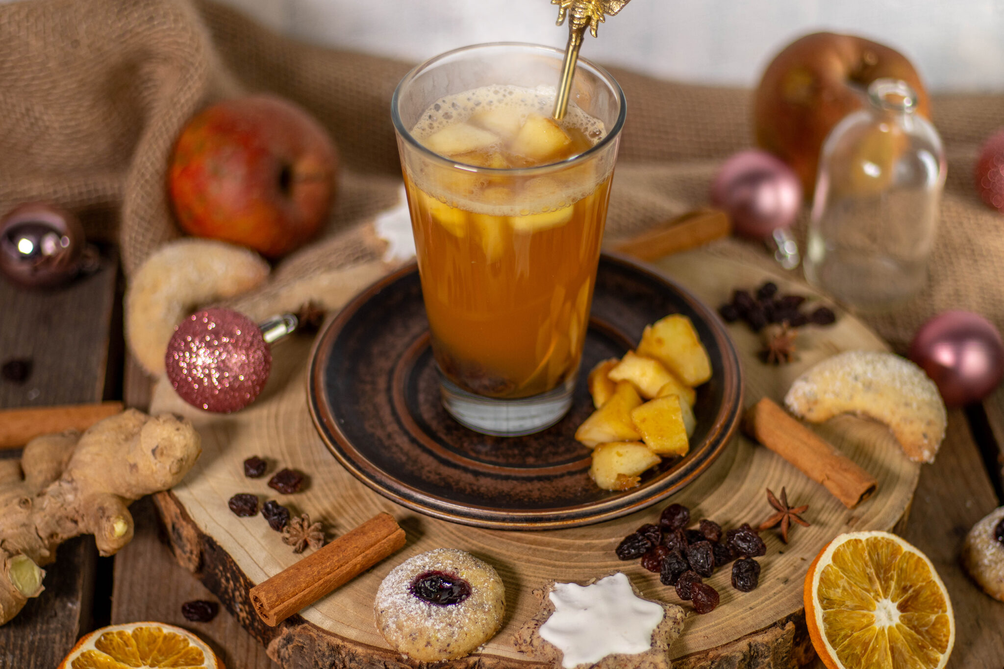 Apfel-Rosinen-Punsch, gemütlich am Winterabend - Dailyvegan