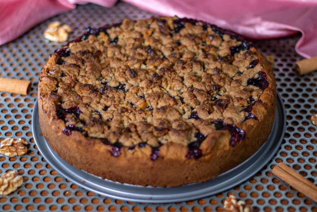 Mein saftiger Blaubeerkuchen mit knusprig-krossen Walnussstreuseln. Dieser Kuchen gelingt immer