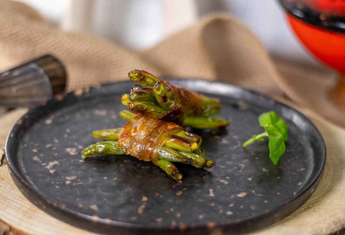 Bohnen im Speckmantel, vegan, mit selbstgemachtem Speck aus Reispapier