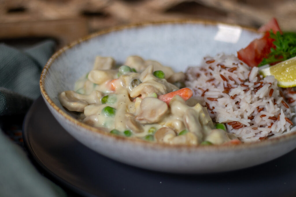 Hühnerfrikassee? Natürlich habe ich es veganisiert und es schmeckt wie das Original!