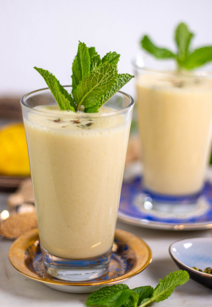 Für mein veganes Mango Lassi Rezept habe ich mir eine ganz feine Würze überlegt