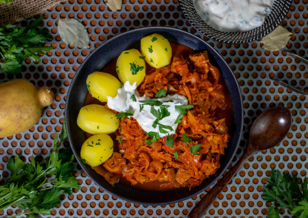 Szegediner Gulasch, endlich vegan wärmt es allen den Bauch