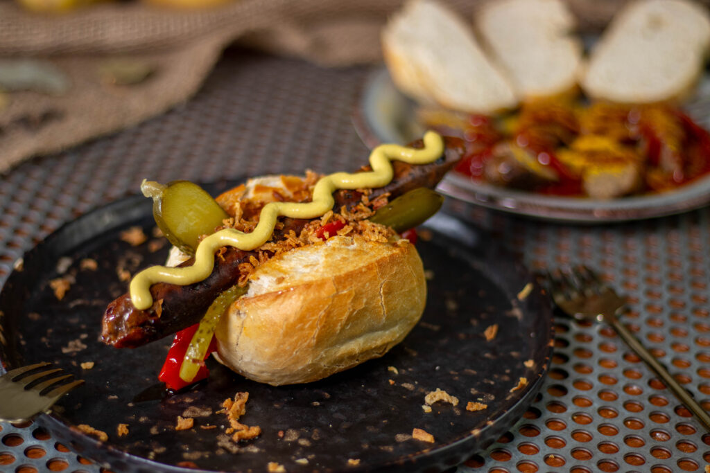 In diesem Rezept zeige ich Dir, wie man Wurst aus Seitan selber macht.