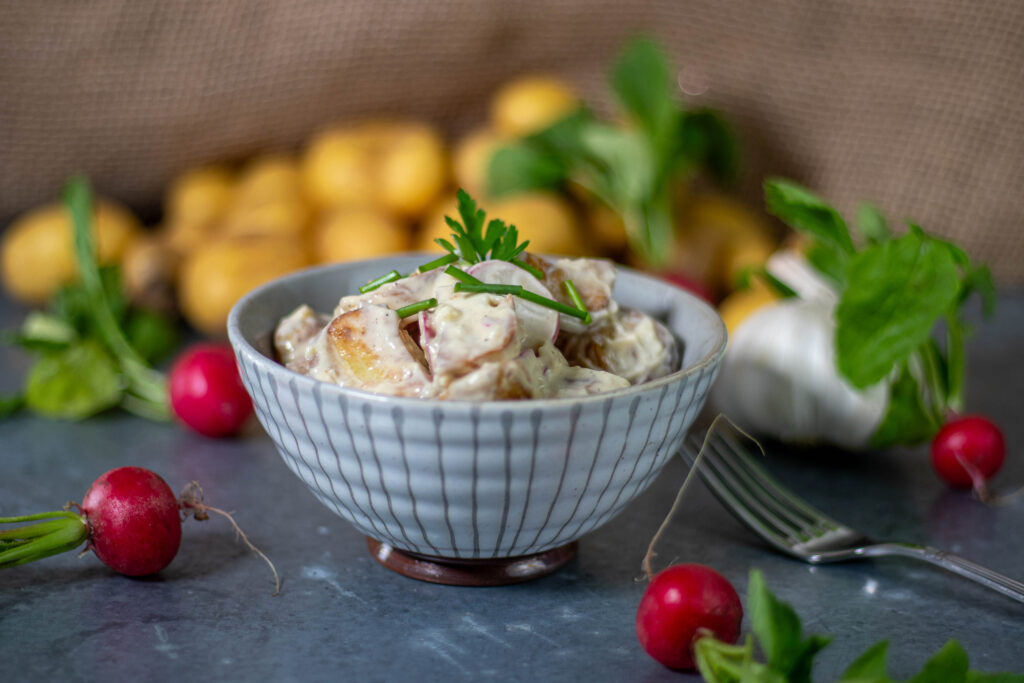 Gerösteter Kartoffelsalat: preisgünstig schlemmen mit regionalen Zutaten