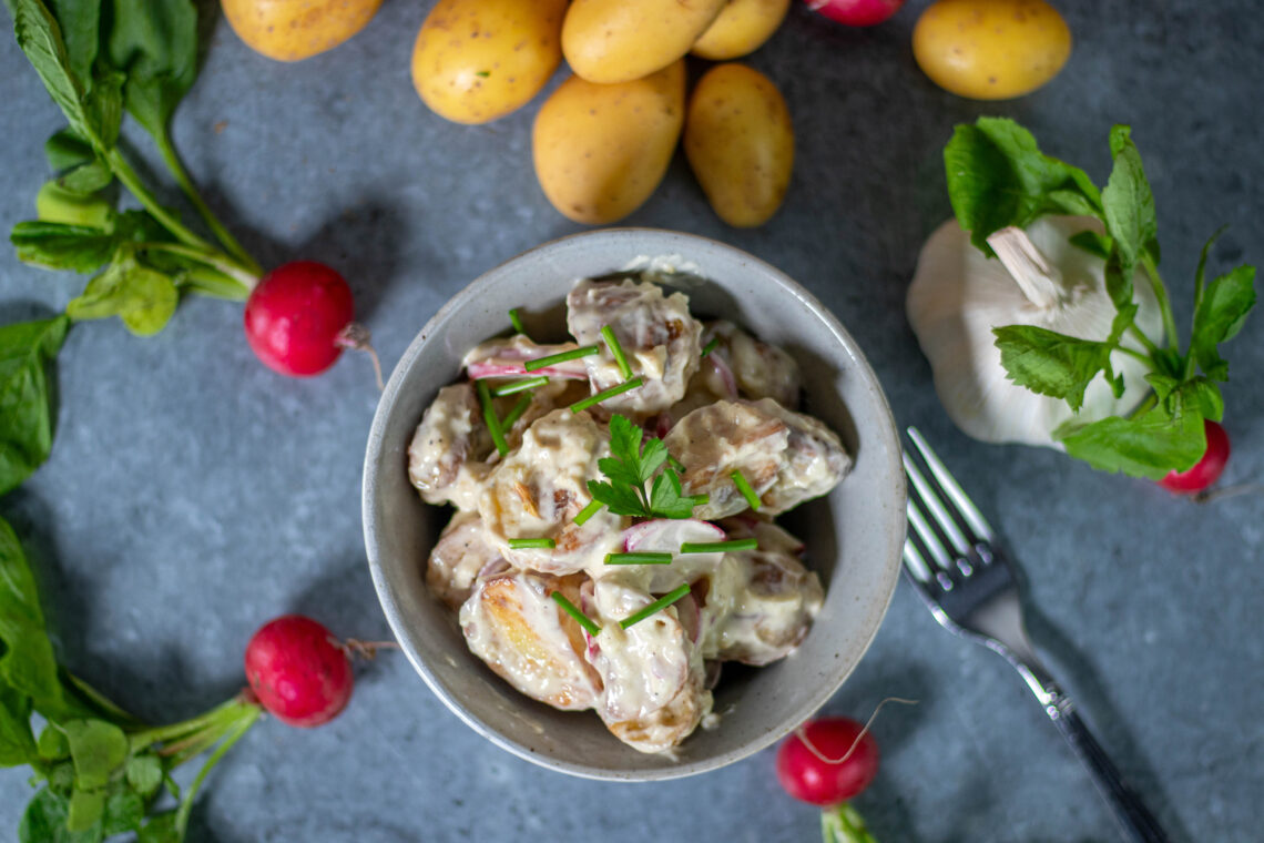 Gerösteter Kartoffelsalat mit Knoblauchdressing