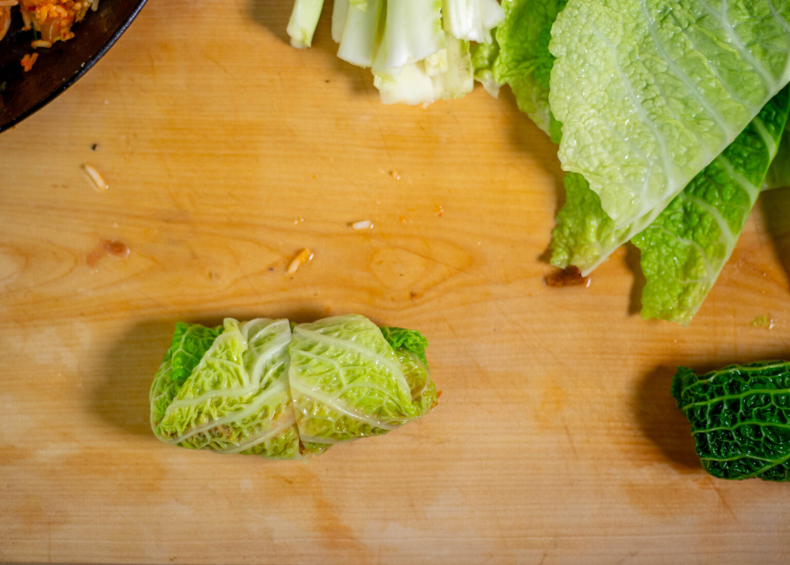 Mediterrane Wirsingrouladen, vegan mit Chorizofüllung - Dailyvegan Mediterrane Wirsingrouladen, vegan mit Chorizofüllung - Dailyvegan