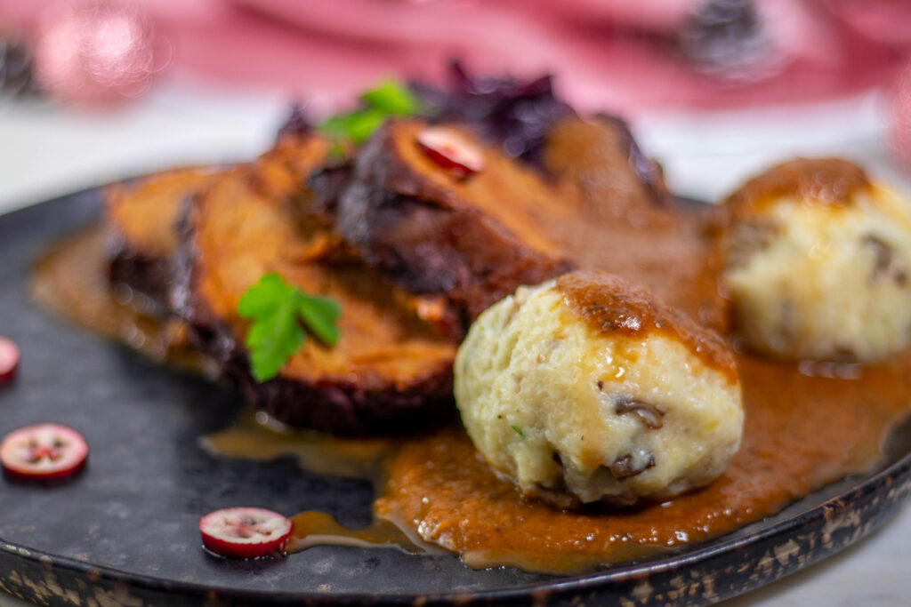 Vegane Kartoffelknödel selber machen ist gar nicht schwer.