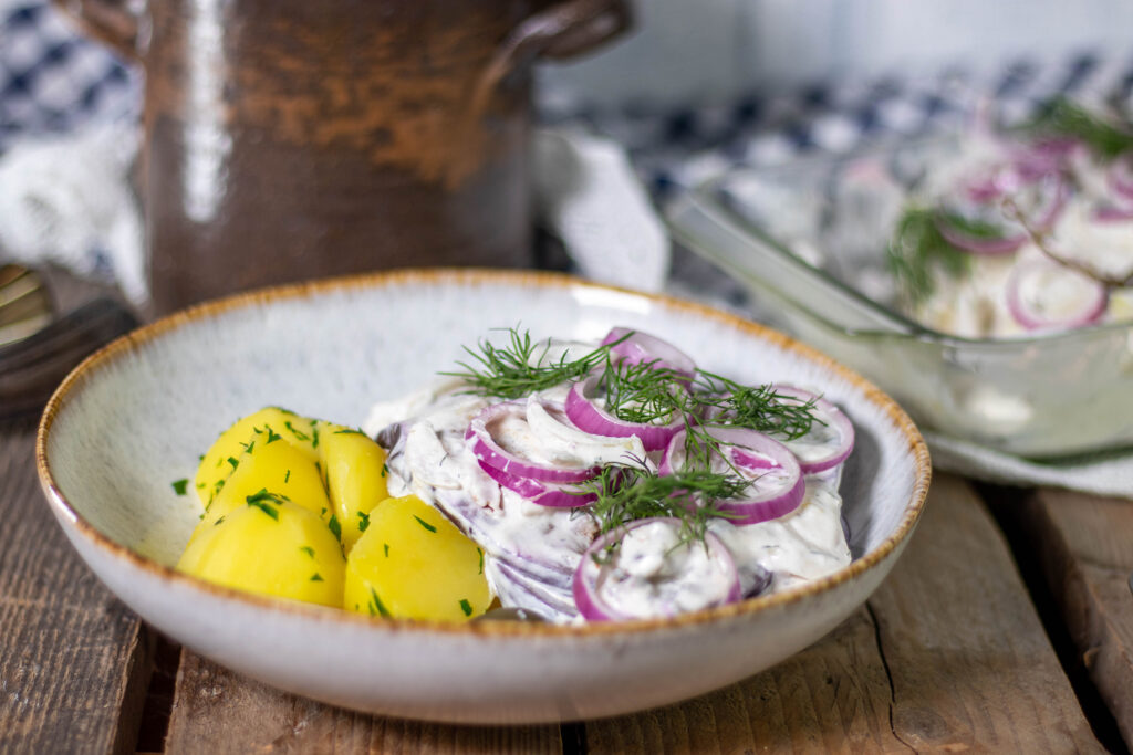 Heringsstipp ist nicht nur eine köstliche Delikatesse, sondern auch ein Stück norddeutsche Kulinarik.