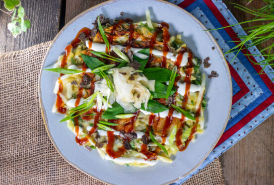 Bärlauch-Okonomiyaki – japanische 'Wie Du willst'-Pfannkuchen mit Bärlauch