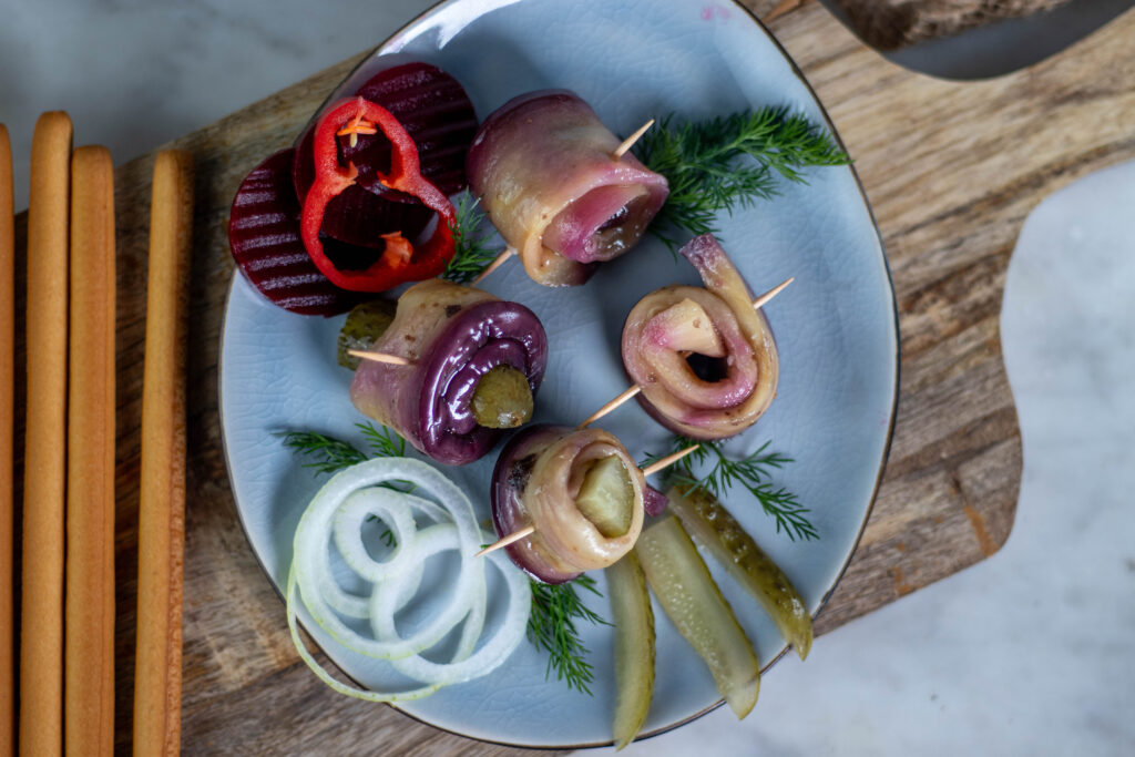 Vegane Rollmöpse? Ja, genau: vegane Rollmöpse! Ganz lecker und natürlich auf Auberginenbasis.