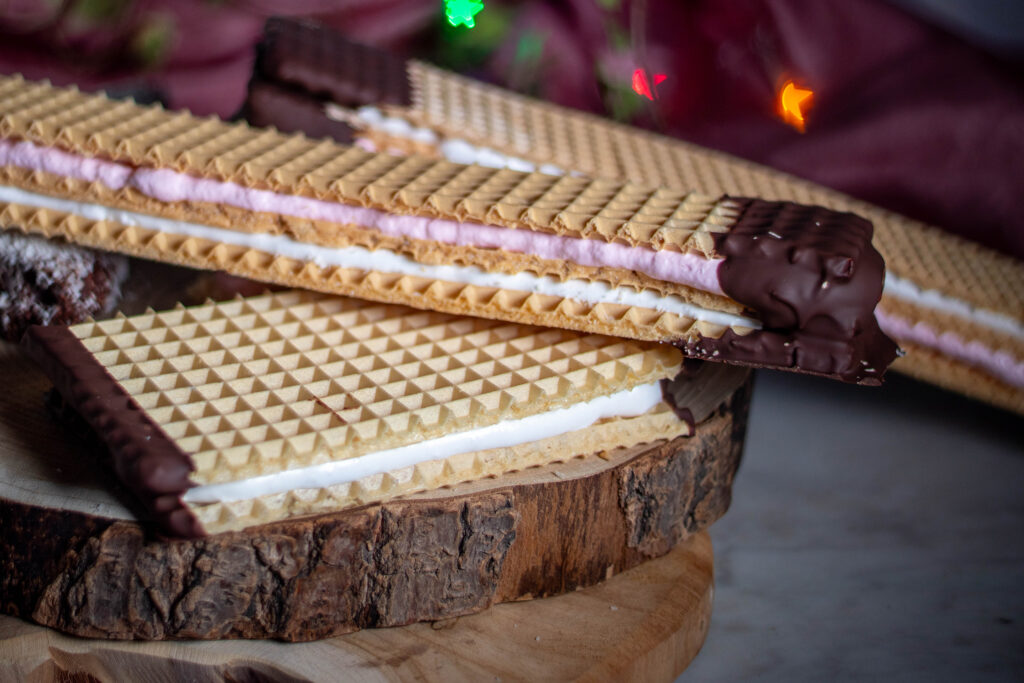 Der vegane Schaum für die Schaumwaffeln wird auf der Basis von Aquafaba hergestellt.