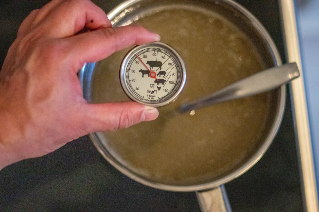 4. Erhitzen der Zuckermasse auf exakt 100°.