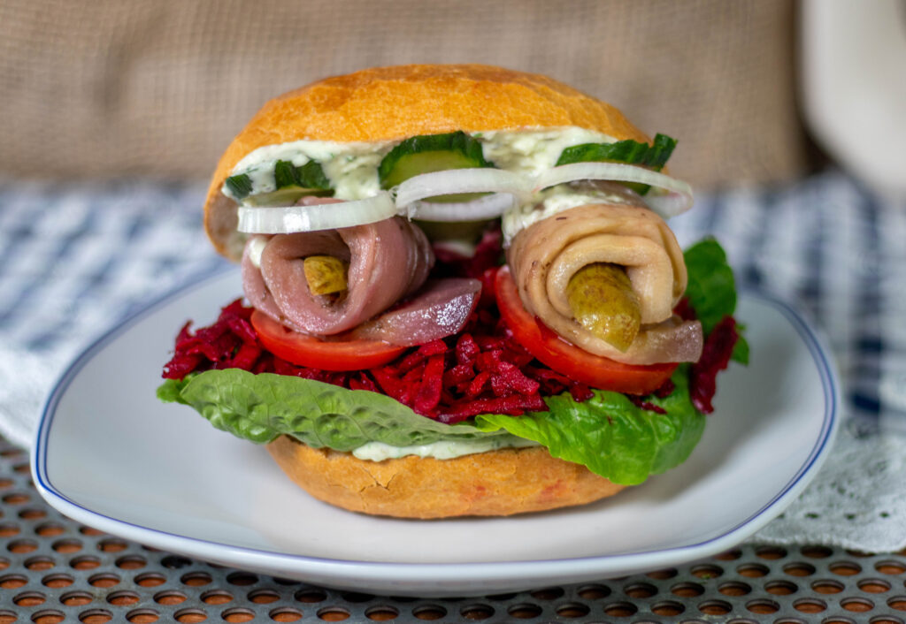 Rollmopsbrötchen - ein köstliches, veganes Fischbrötchen