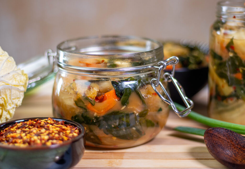 Anhand von Bärlauch-Kimchi lernst Du in diesem Rezept viel über Laktofermentation.