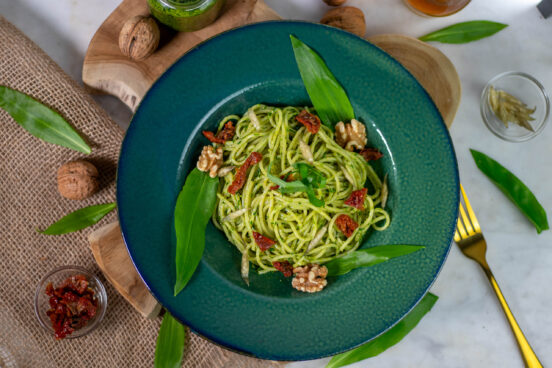 Bärlauch-Walnuss-Pesto - in wenigen Mnuten aus regionalen Zutaten zubereitet