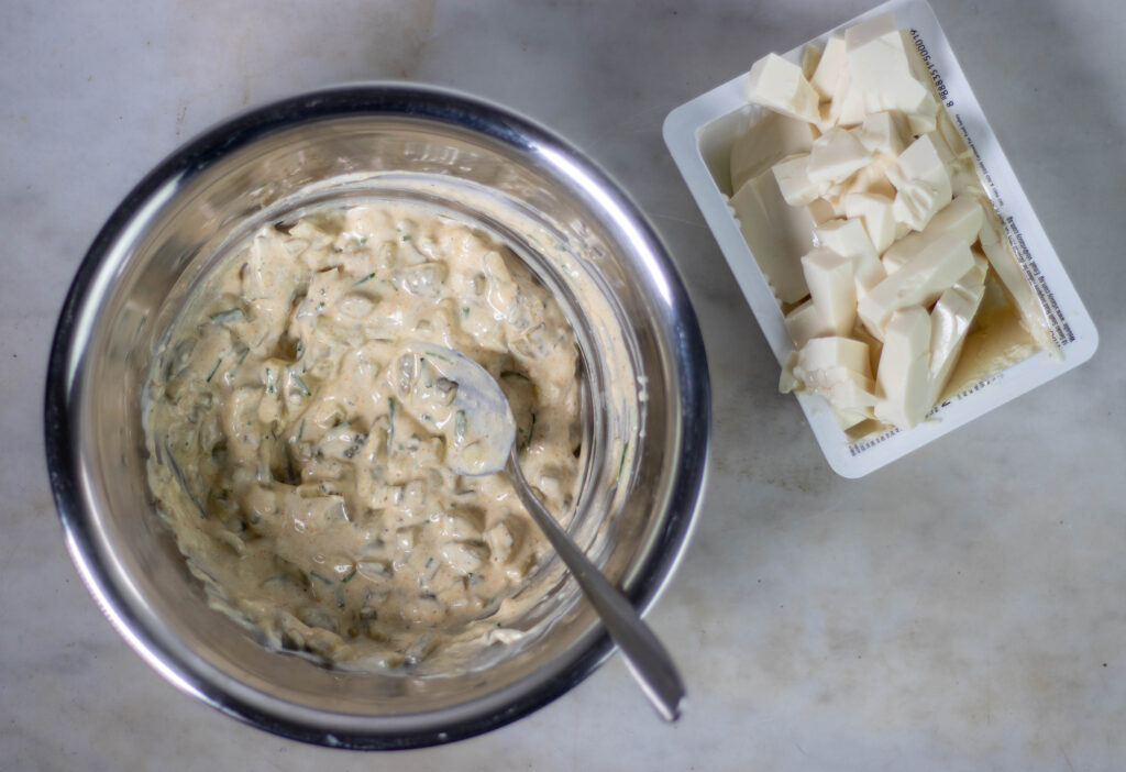 2. Alle Zutaten bis auf den Seidentofu miteinander verrühren.