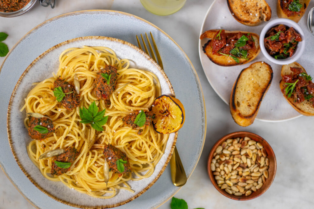 Wildkräuterliebe mit meinem Giersch-Tomaten-Pesto!