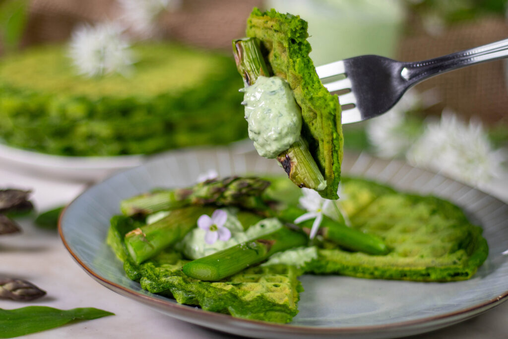 Spring cuisine: Green waffles with wild garlic dip and grilled asparagus