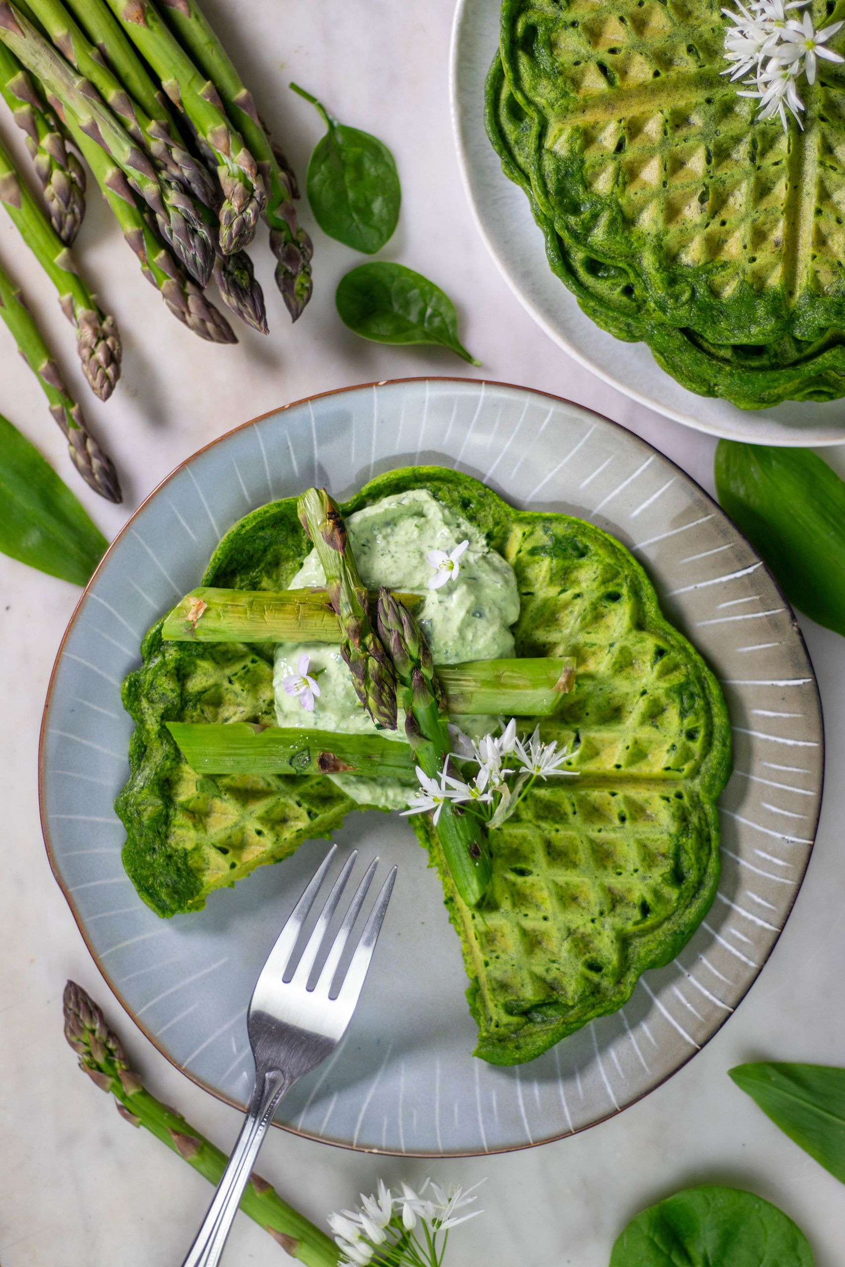 Green waffles - wild garlic and spinach waffles - with dip and asparagus