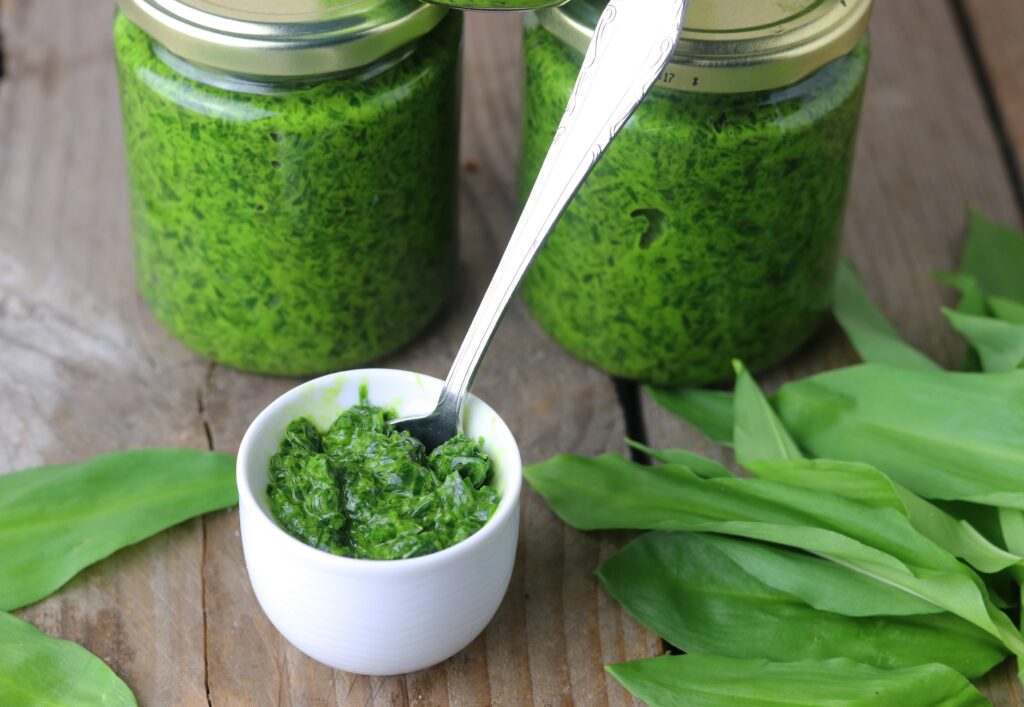 Wild garlic paste – delicious in cream sauces