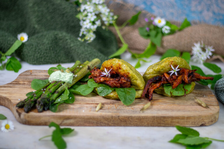 Giersch Bao Buns, fluffig gedämpft, gefüllt mit Pulled Austernpilzen ...