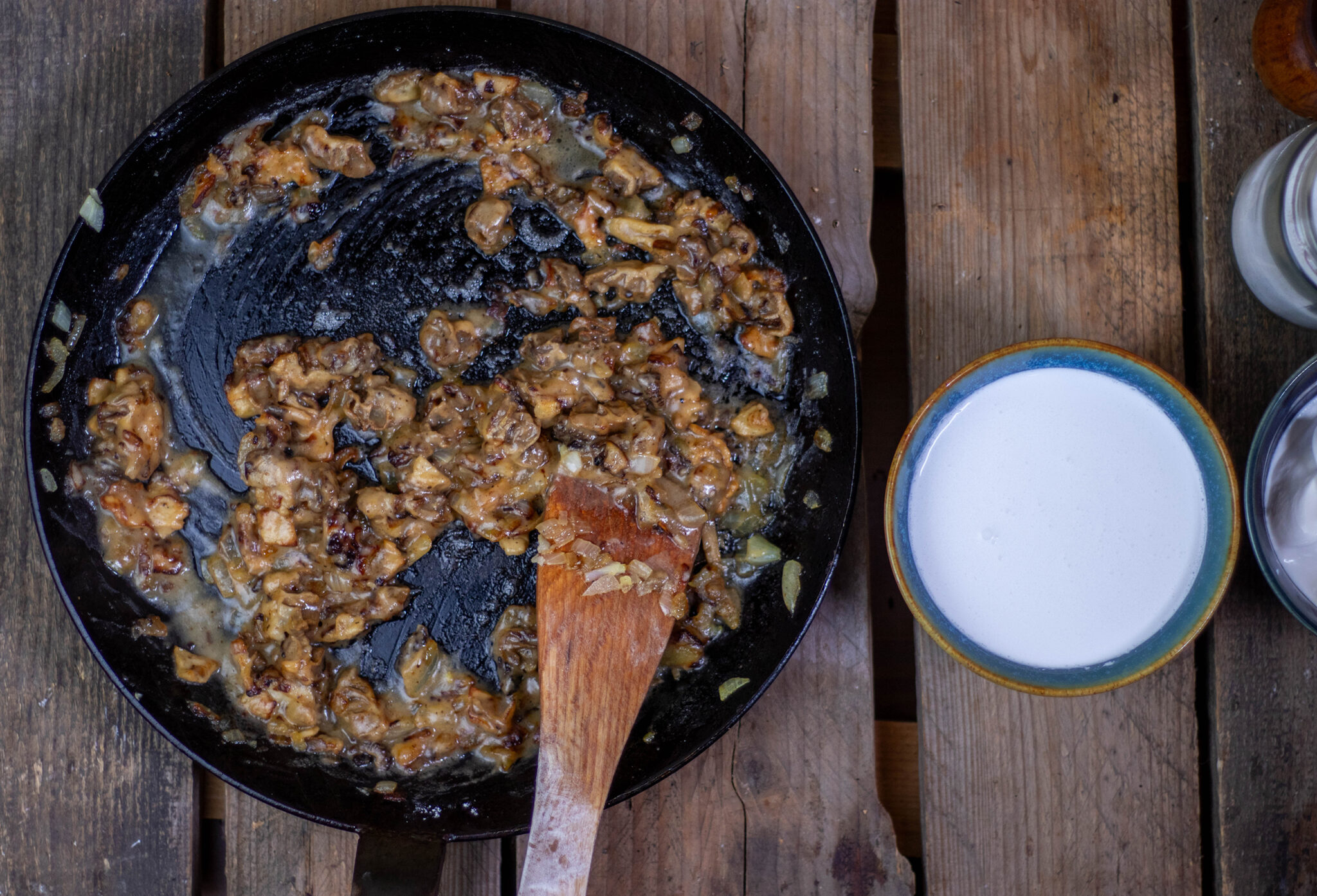 Morchelsauce - cremig, sahnig mit selbst gesammelten Morcheln - Dailyvegan