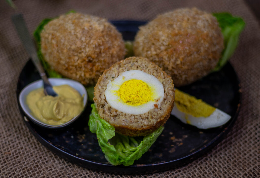 Für dieses Rezept für vegane Scotch Eggs verwende ich mein Rezepte für vegane hartgekochte Eier, das einige von Euch vielleicht schon kennen.