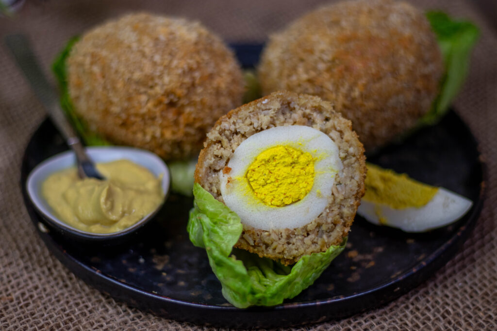 Vegane Scotch Eggs, mit selbstgemachten veganen Eiern