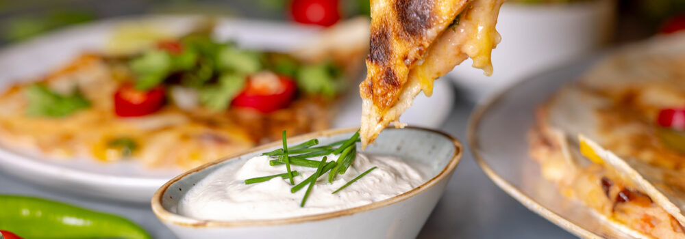 Veganes Quesadilla Rezept mit selbstgemachter, rein pflanzlicher Sour Cream Veganes Quesadilla Rezept mit selbstgemachter, rein pflanzlicher Sour Cream