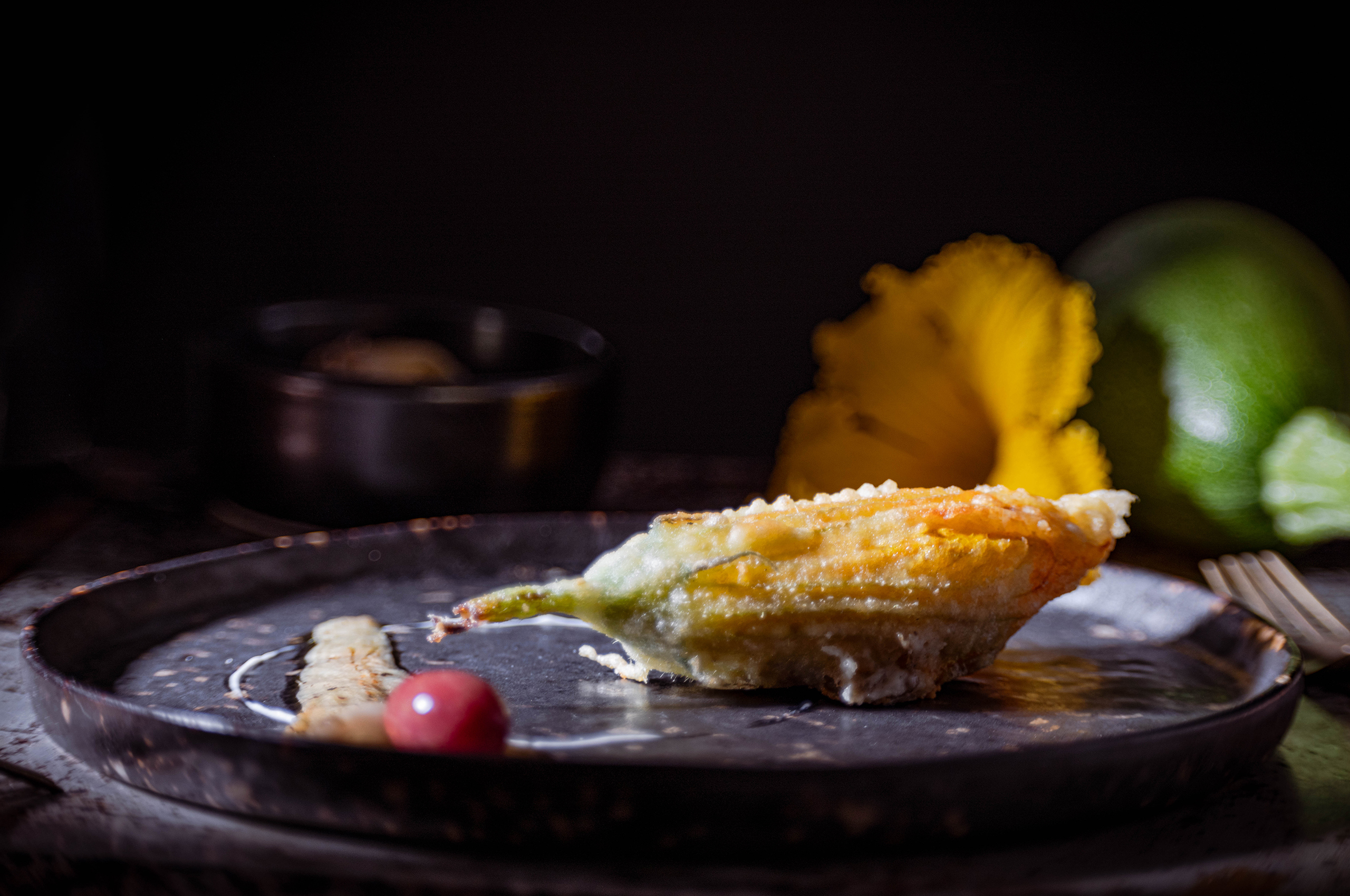 Zucchiniblüten mit Sardellen und Mozzarella – vegan