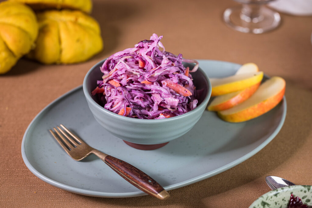 Coleslaw - cremig-knackiger Kohlsalat mit Rot- und Weißkohl