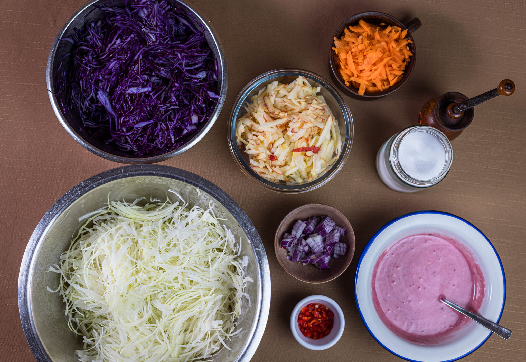 Coleslaw - cremig-knackiger Kohlsalat mit Rot- und Weißkohl - Dailyvegan Coleslaw - cremig-knackiger Kohlsalat mit Rot- und Weißkohl - Dailyvegan