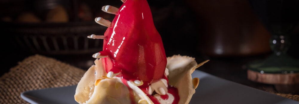 Schokoladenbiskuit, Kardamomcreme und Mandelhippe - ein Festakt der Süßspeisen