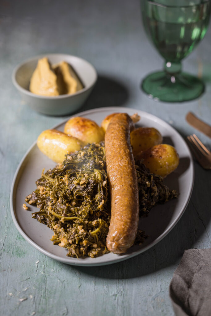 Grützkohl, friesischer Grünkohl mit Grütze und Pinkel
