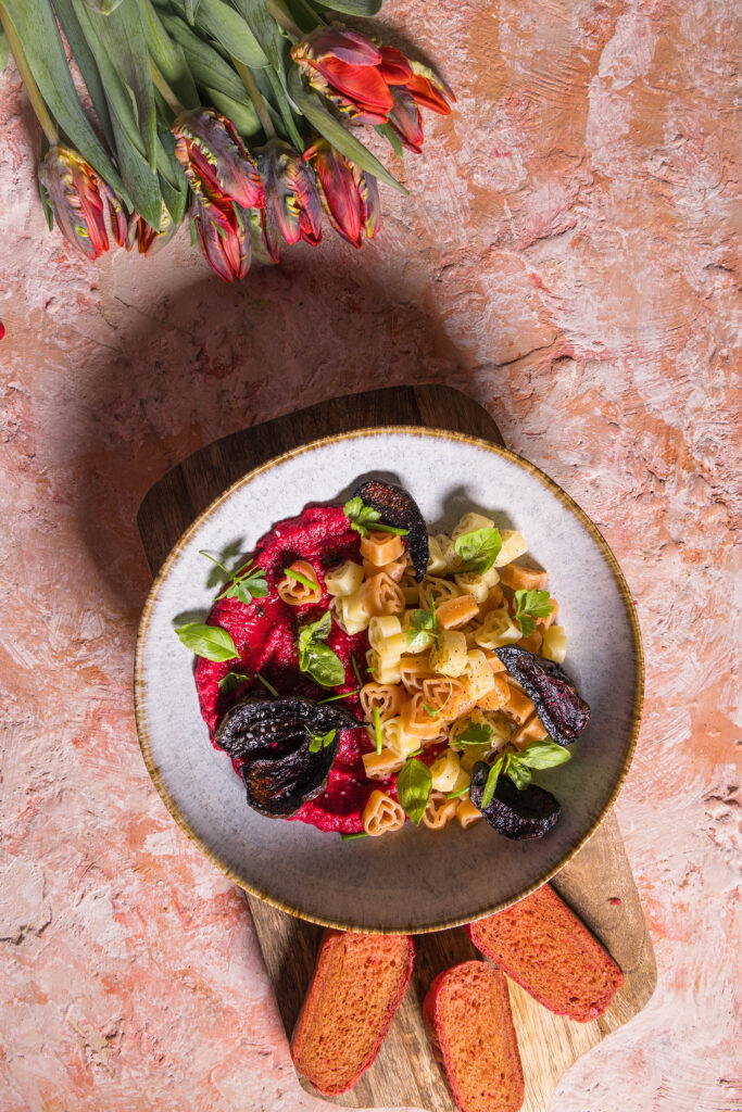 Rote Beete Hummus Sauce für einfache, cremige, leckere Pasta