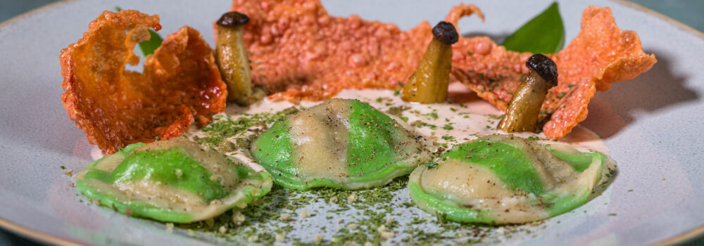 Bärlauch-Ravioli auf hellem Tomatenschaum Bärlauch-Ravioli auf hellem Tomatenschaum