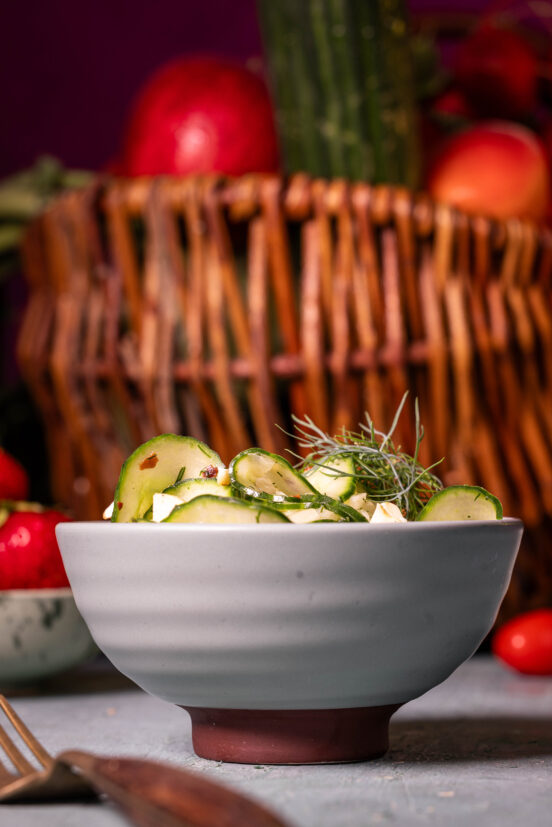 Gurkensalat mit Kokoskefirdressing - sommerlich erfrischend