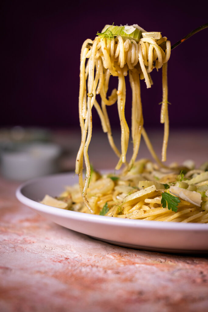 Fenchel Spaghetti, mit Knoblauch und Zitrone