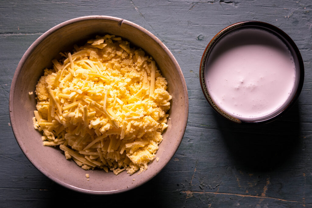 Veganer Käse und Sahne zum Überbacken.