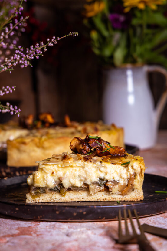 Mangold-Pfifferling-Quiche mit veganem Quark-Öl-Teig