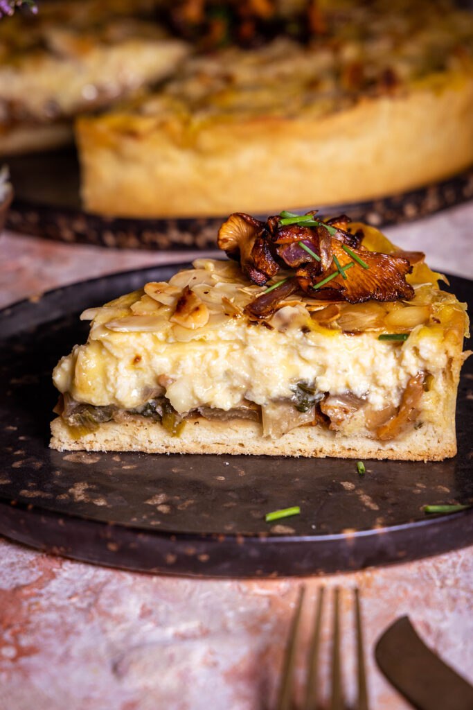 Mangold-Pfifferling-Quiche mit veganem Quark-Öl-Teig