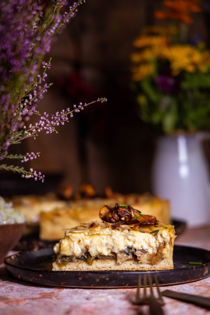 Mangold-Pfifferling-Quiche mit veganem Quark-Öl-Teig