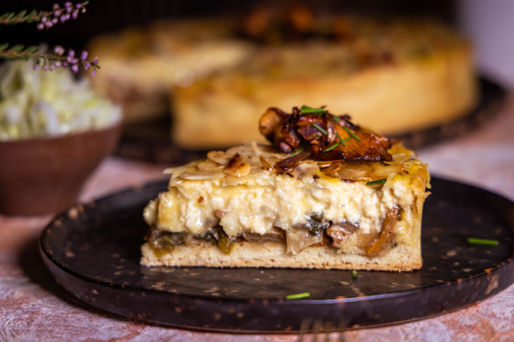 Mangold-Pfifferling-Quiche mit veganem Quark-Öl-Teig