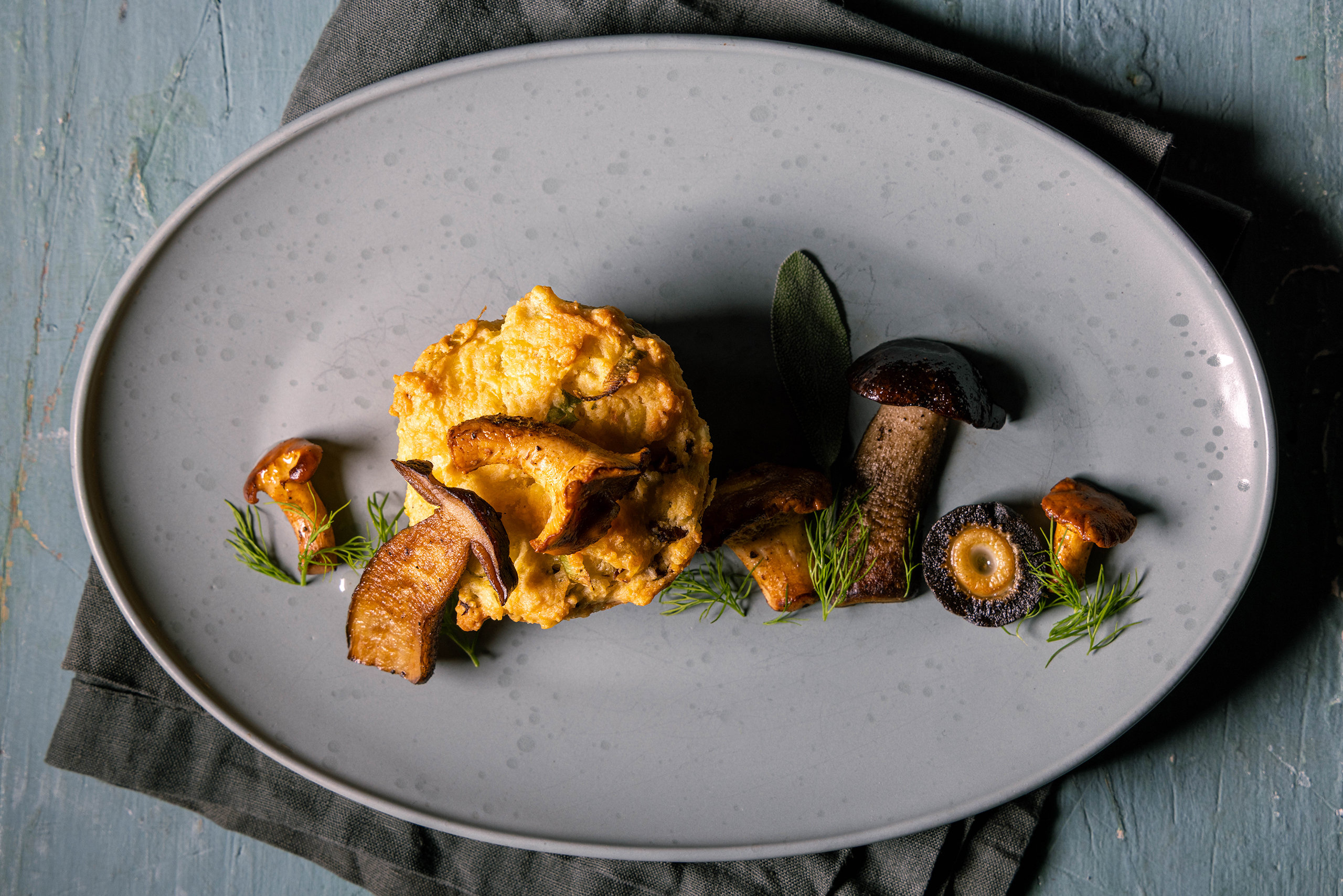 Herzhafte Pfifferling Muffins mit Joghurtdip, vegan