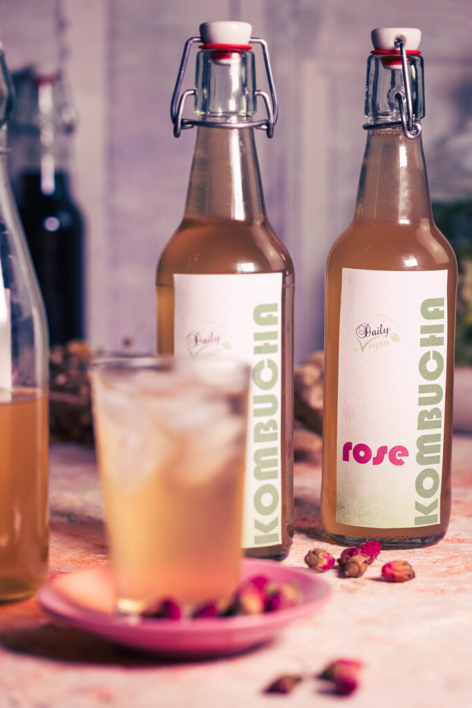 Rosen-Kombucha - selbstgemachten Kombucha blumig veredeln