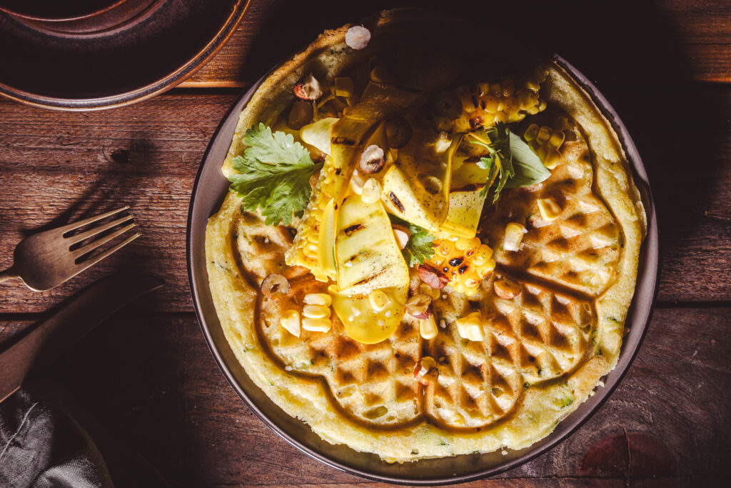 Herzhafte, vegane Waffeln, die nicht am Waffeleisen festkleben.